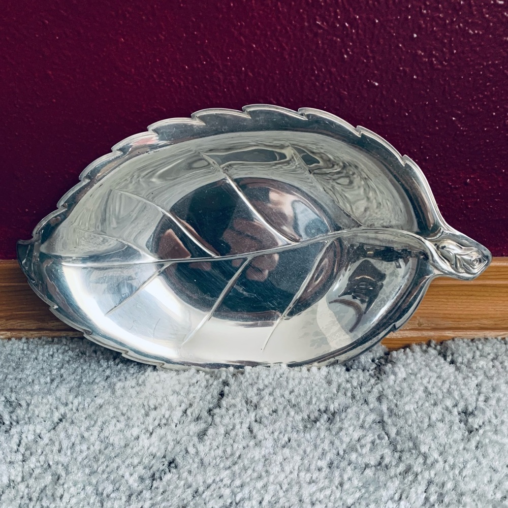 Vintage International Silver Company Number 348 Rose Leaf Serving Dish Excellent